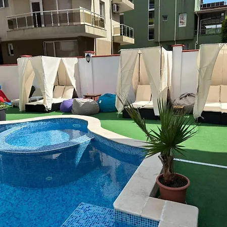 Hotel Mirage Family